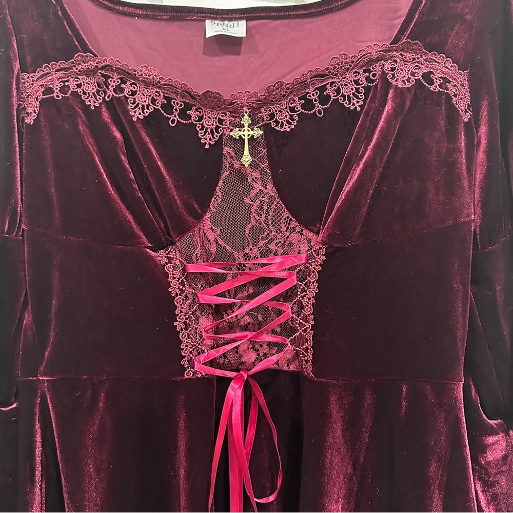 Velvet Lace-Up Dress with Lace Details - Picture 5 of 17